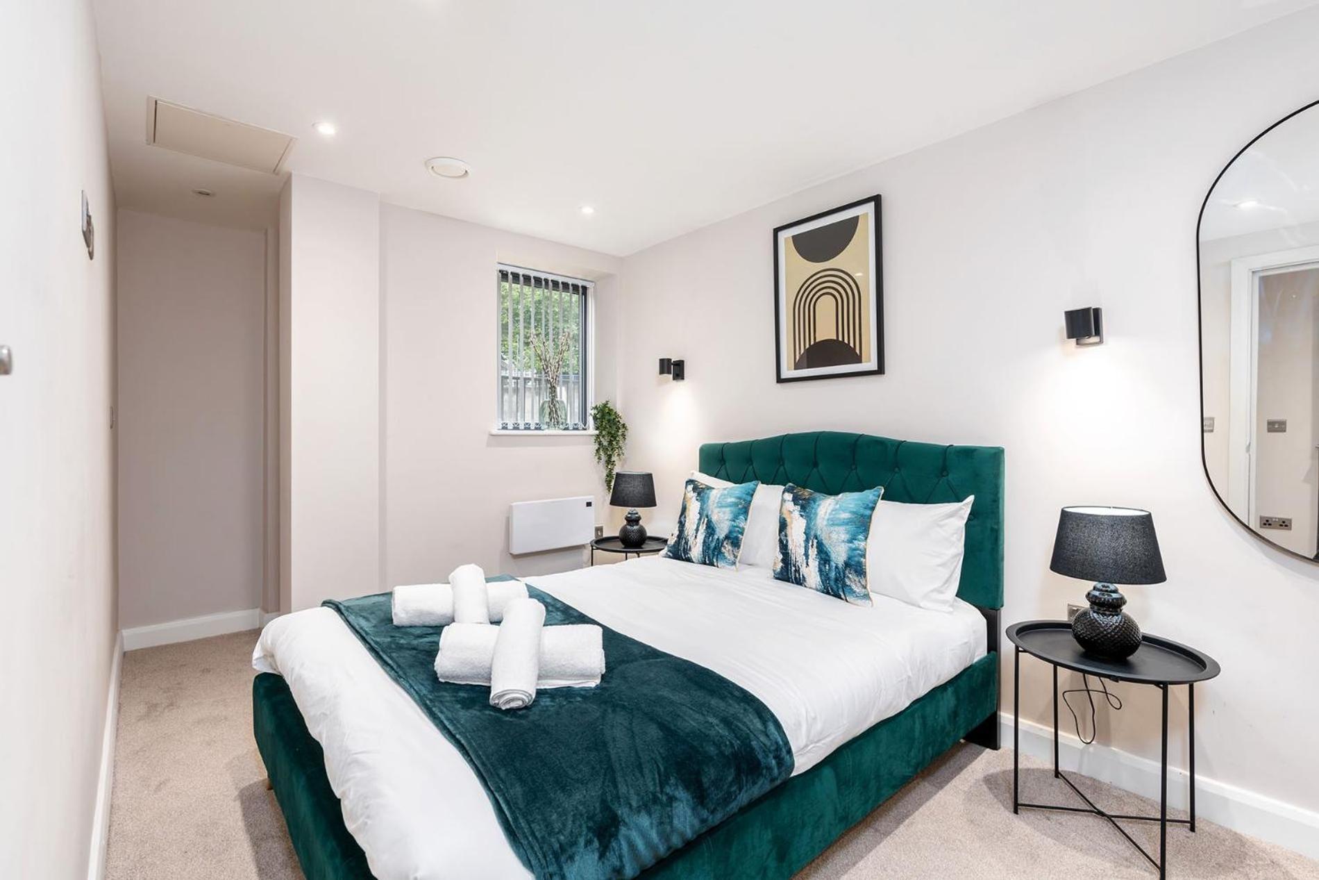 Luxury One Bedroom - Centre - Free Wifi Netflix Apartment